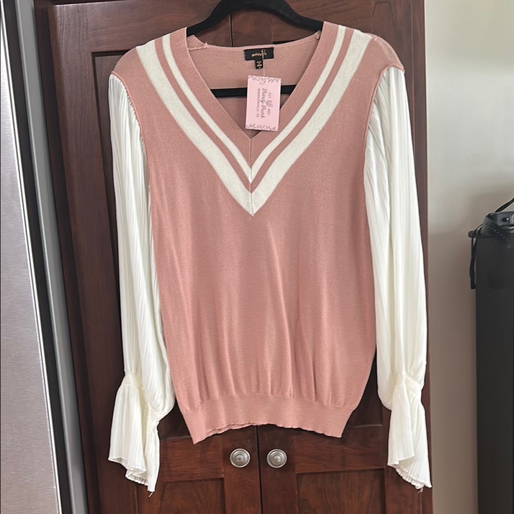 Dusty Pink V-Neck Sweater with Cream Accents
